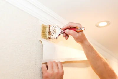 Pose de papier peint à Faye-la-Vineuse — revêtements muraux et toiles de verre